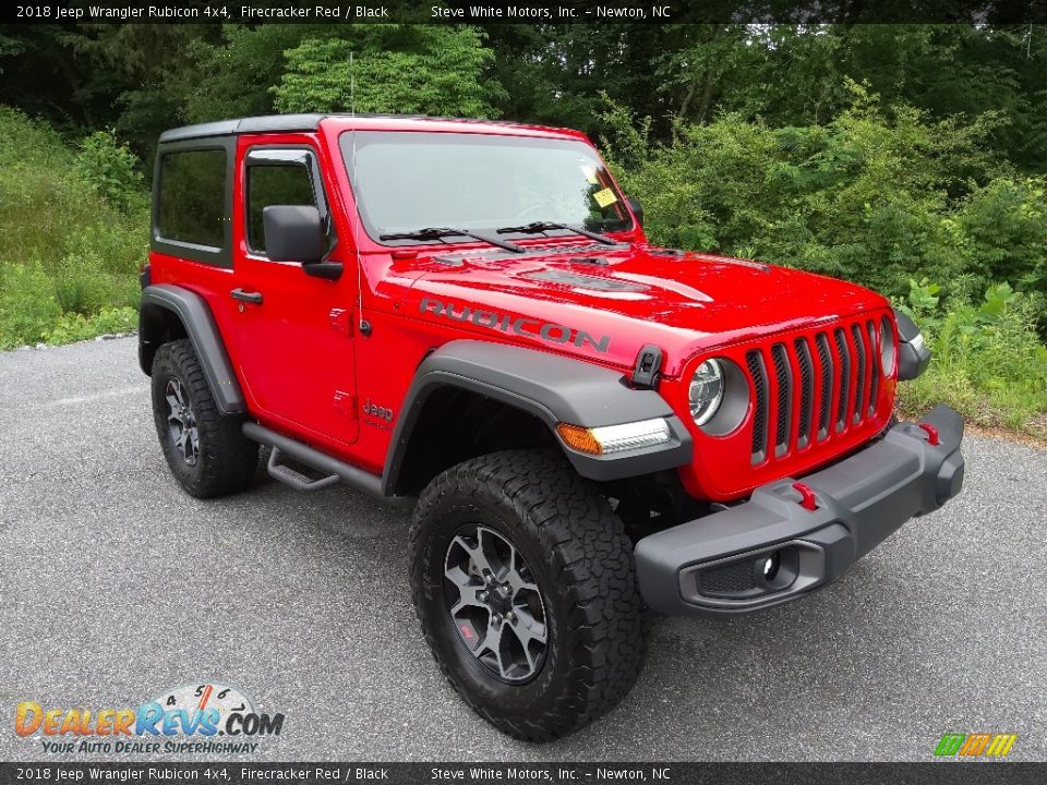 Front 3/4 View of 2018 Jeep Wrangler Rubicon 4x4 Photo #4