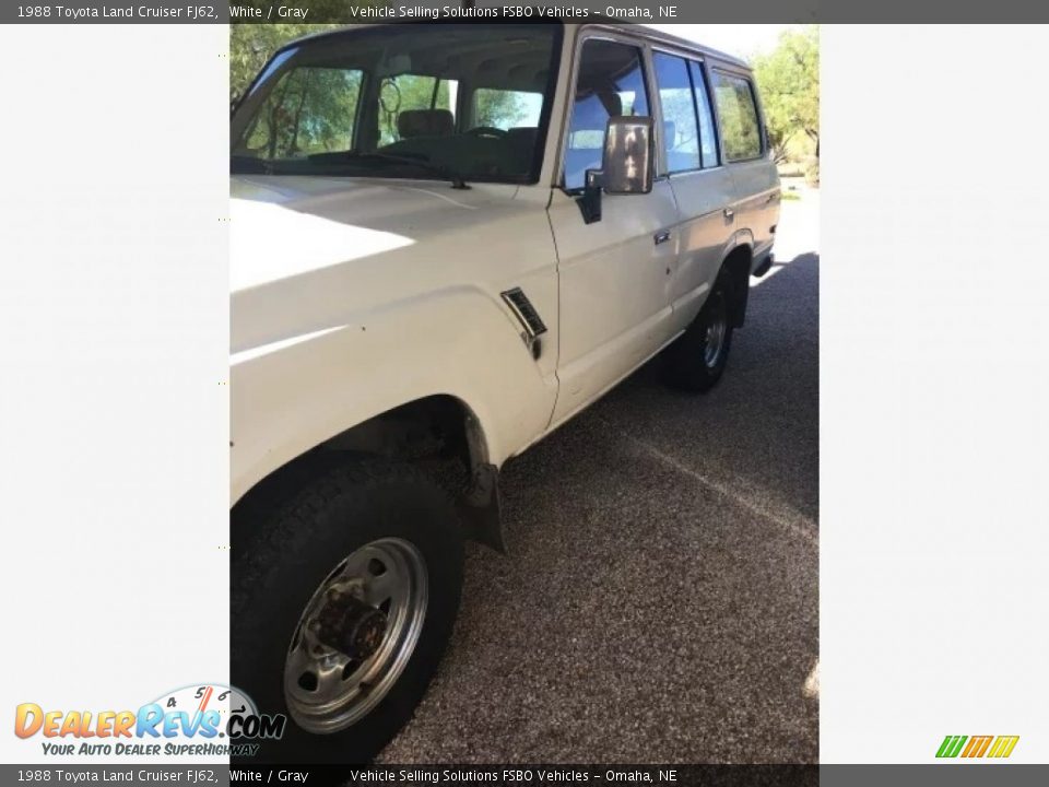 1988 Toyota Land Cruiser FJ62 White / Gray Photo #1