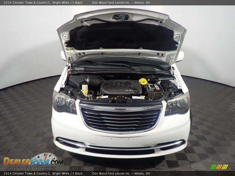 2014 Chrysler Town & Country S Bright White / S Black Photo #7