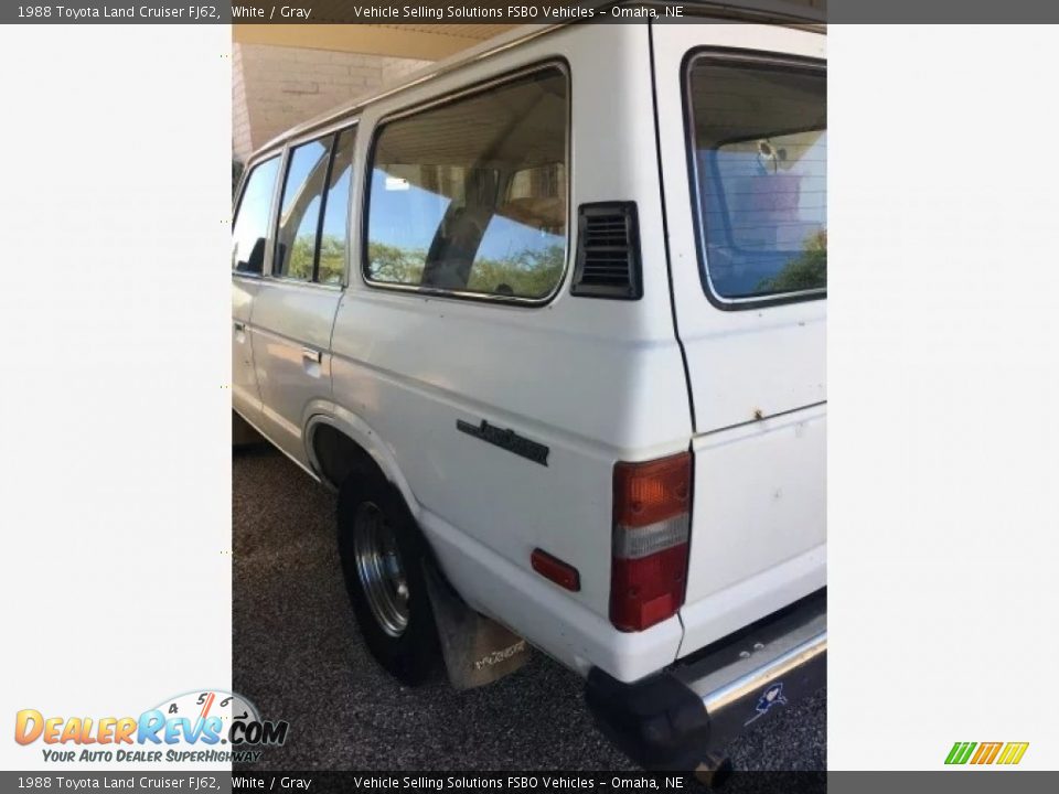 1988 Toyota Land Cruiser FJ62 White / Gray Photo #2