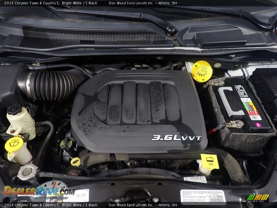 2014 Chrysler Town & Country S Bright White / S Black Photo #8