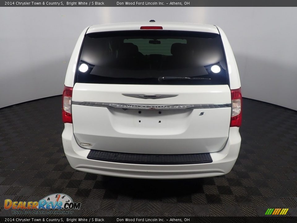 2014 Chrysler Town & Country S Bright White / S Black Photo #14