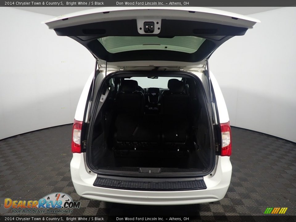 2014 Chrysler Town & Country S Bright White / S Black Photo #15