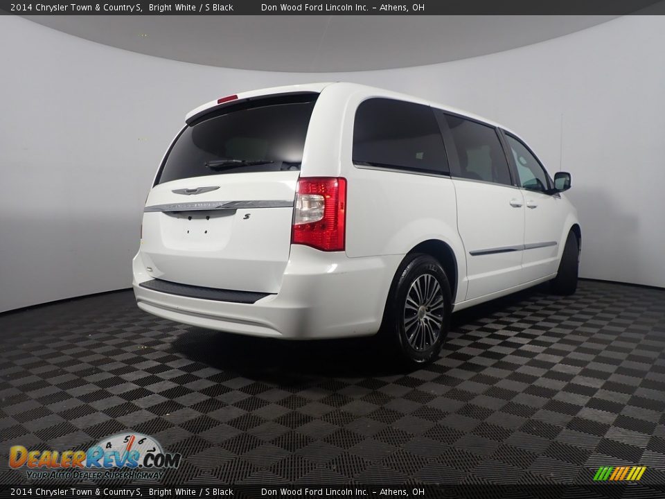 2014 Chrysler Town & Country S Bright White / S Black Photo #18