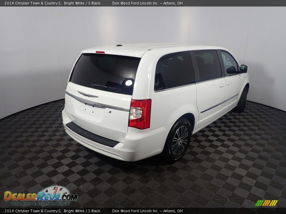 2014 Chrysler Town & Country S Bright White / S Black Photo #19