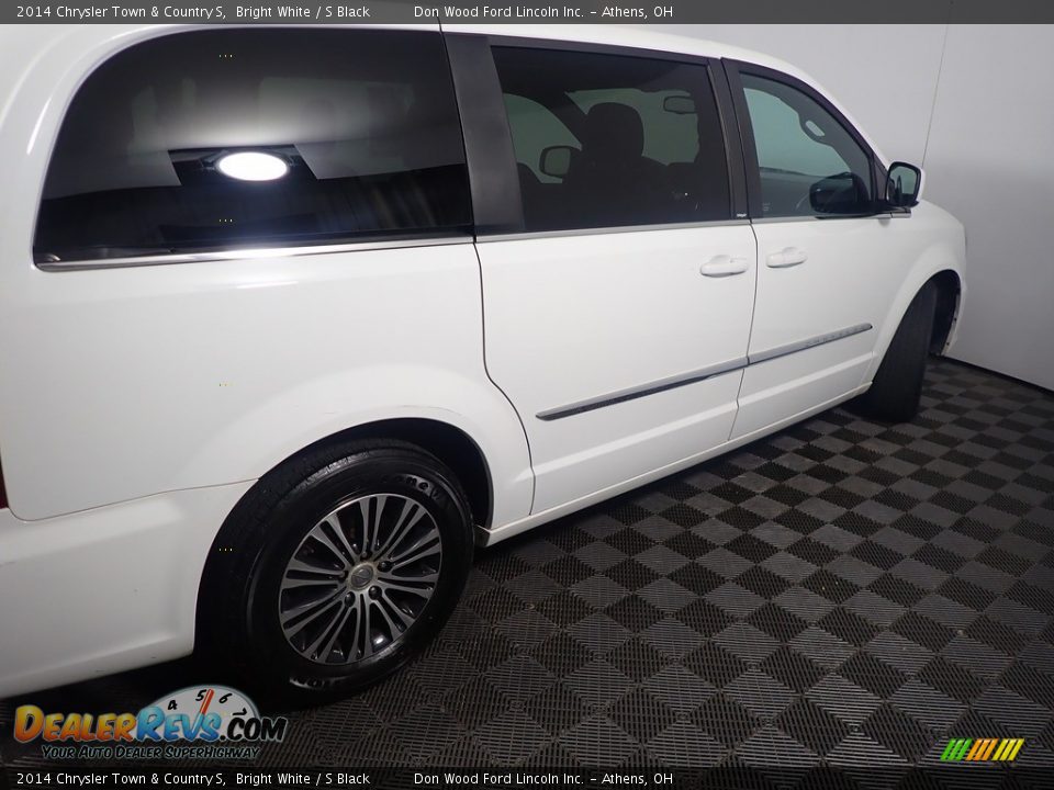 2014 Chrysler Town & Country S Bright White / S Black Photo #21