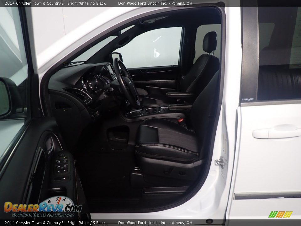 2014 Chrysler Town & Country S Bright White / S Black Photo #24