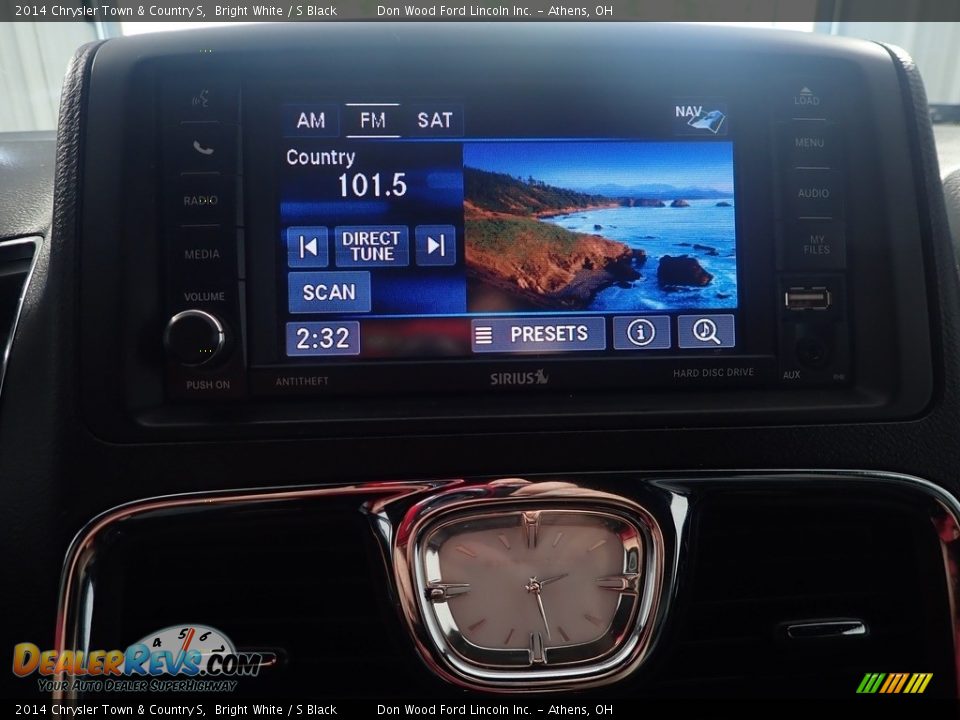 2014 Chrysler Town & Country S Bright White / S Black Photo #28