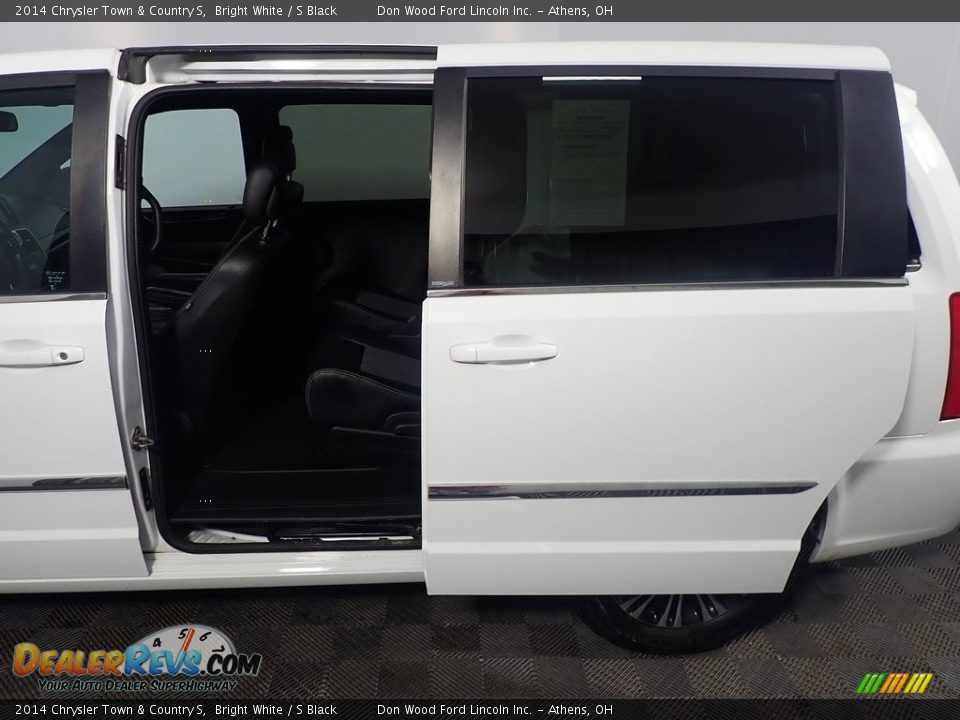 2014 Chrysler Town & Country S Bright White / S Black Photo #35
