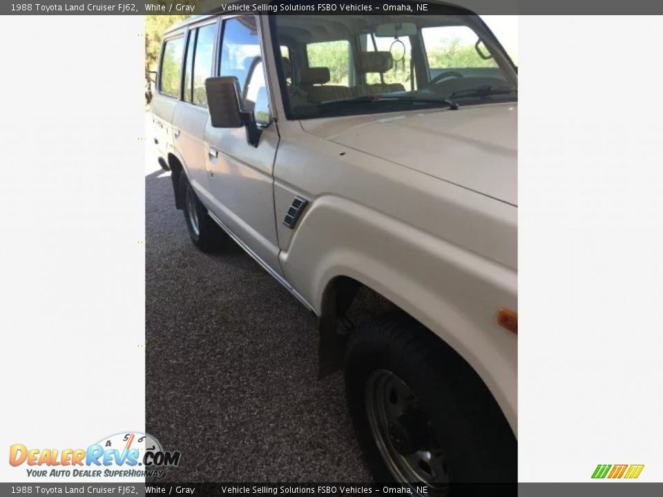 1988 Toyota Land Cruiser FJ62 White / Gray Photo #24