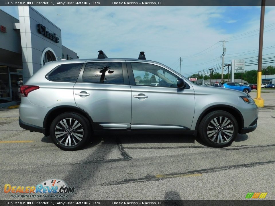 2019 Mitsubishi Outlander ES Alloy Silver Metallic / Black Photo #2