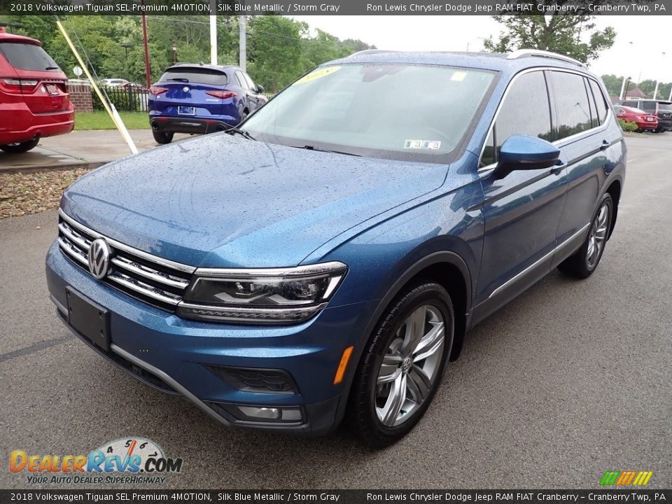 Front 3/4 View of 2018 Volkswagen Tiguan SEL Premium 4MOTION Photo #4