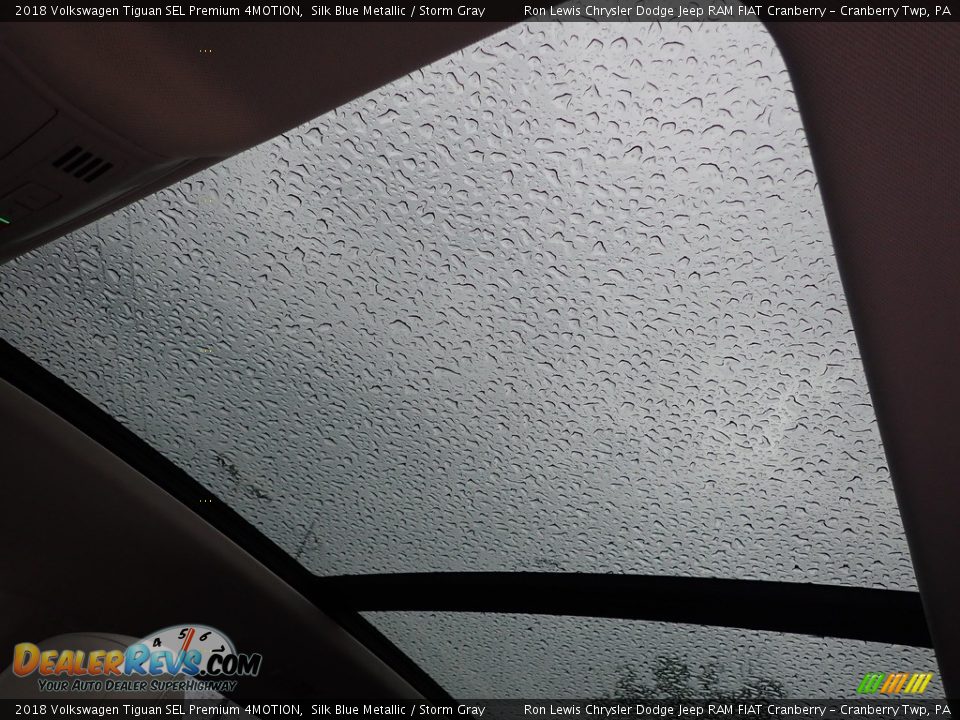 Sunroof of 2018 Volkswagen Tiguan SEL Premium 4MOTION Photo #15