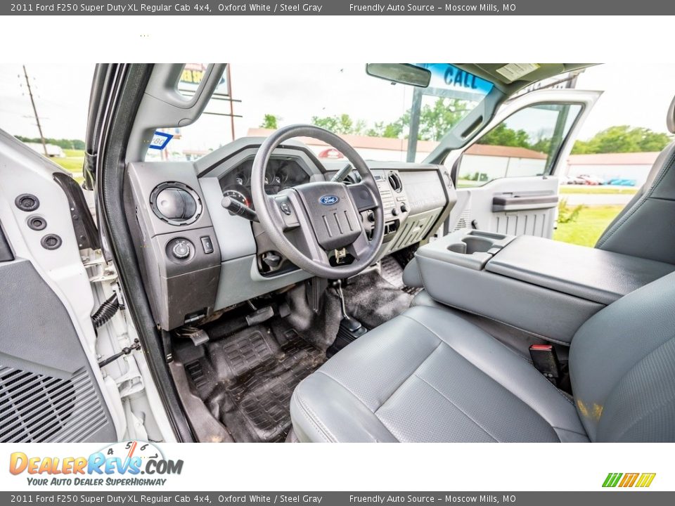 2011 Ford F250 Super Duty XL Regular Cab 4x4 Oxford White / Steel Gray Photo #19