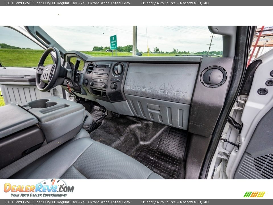 2011 Ford F250 Super Duty XL Regular Cab 4x4 Oxford White / Steel Gray Photo #21