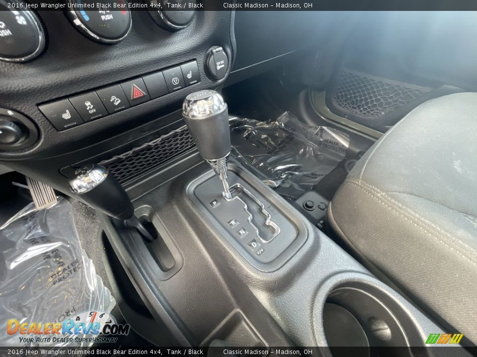 2016 Jeep Wrangler Unlimited Black Bear Edition 4x4 Tank / Black Photo #12