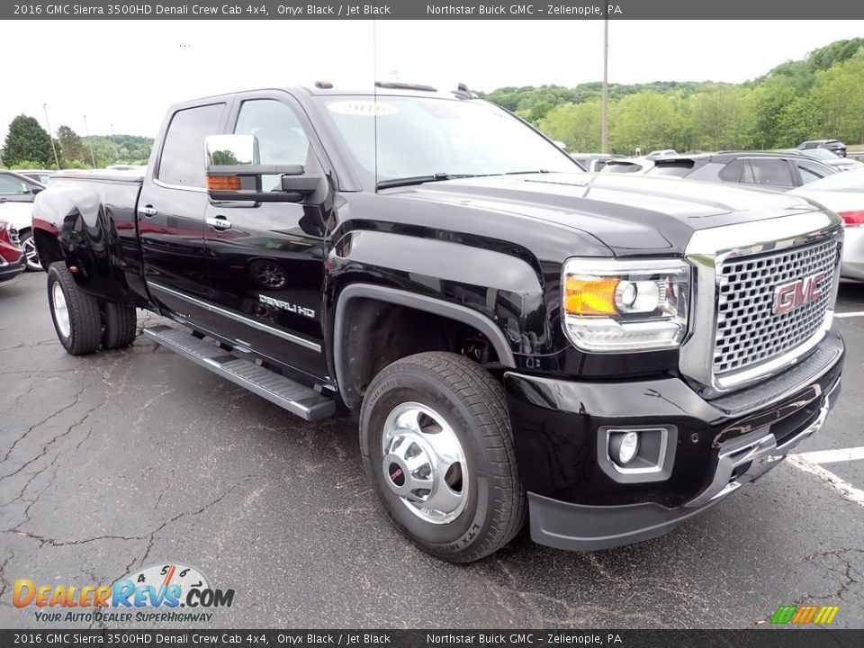 Front 3/4 View of 2016 GMC Sierra 3500HD Denali Crew Cab 4x4 Photo #9