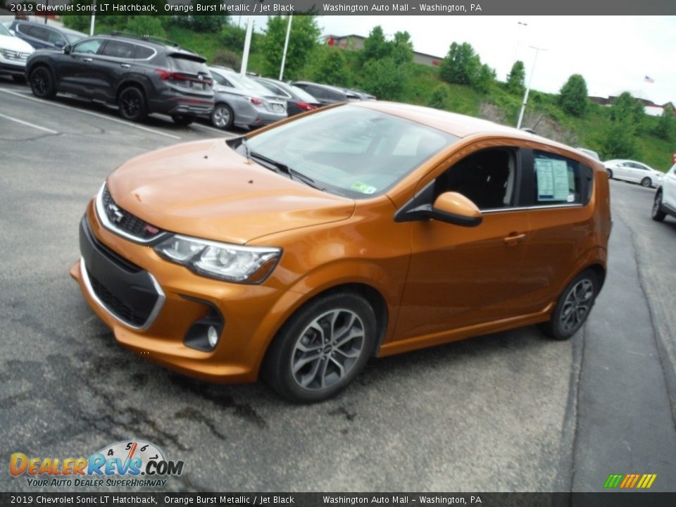 Front 3/4 View of 2019 Chevrolet Sonic LT Hatchback Photo #5