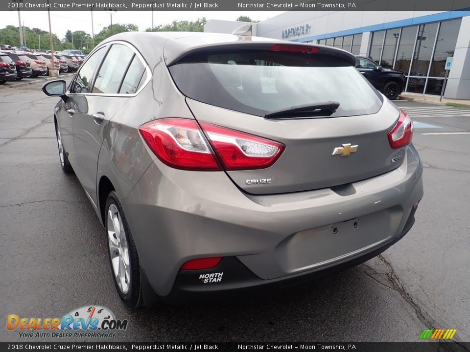 Pepperdust Metallic 2018 Chevrolet Cruze Premier Hatchback Photo #5