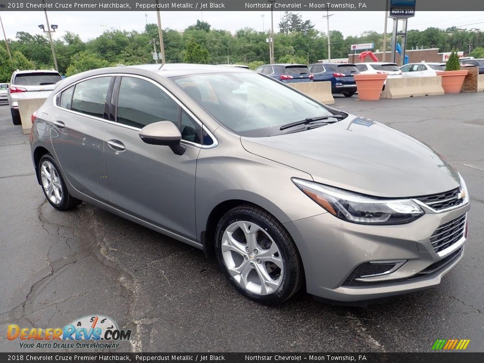 Pepperdust Metallic 2018 Chevrolet Cruze Premier Hatchback Photo #11