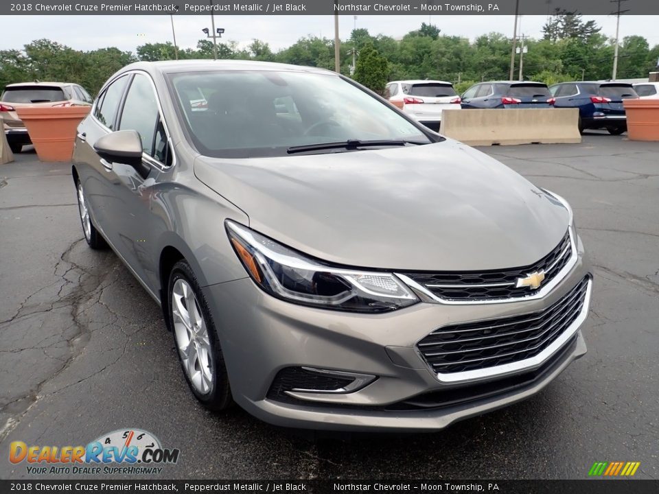 Pepperdust Metallic 2018 Chevrolet Cruze Premier Hatchback Photo #12