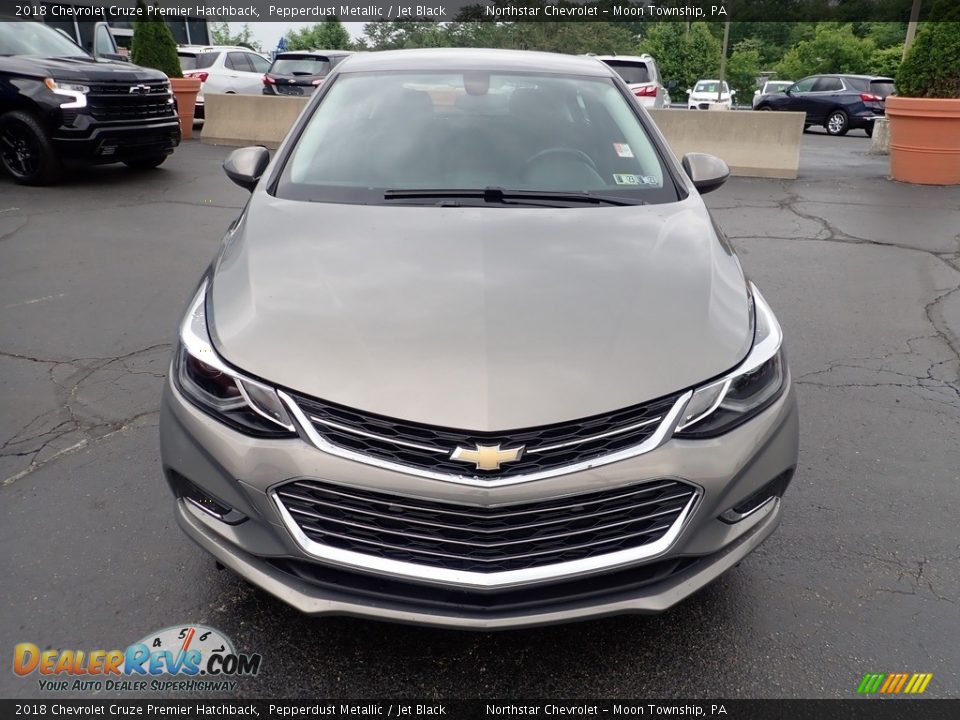 Pepperdust Metallic 2018 Chevrolet Cruze Premier Hatchback Photo #13