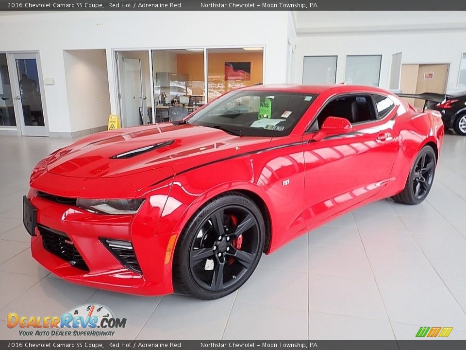 Front 3/4 View of 2016 Chevrolet Camaro SS Coupe Photo #1