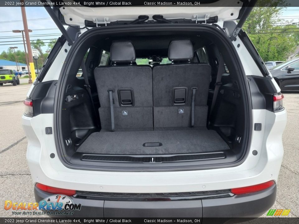2022 Jeep Grand Cherokee L Laredo 4x4 Bright White / Global Black Photo #12