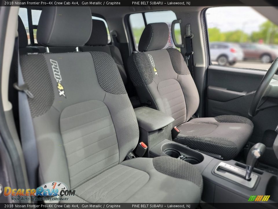 Front Seat of 2018 Nissan Frontier Pro-4X Crew Cab 4x4 Photo #20