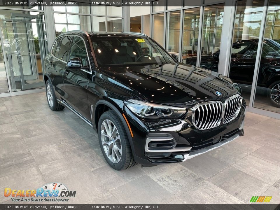 Front 3/4 View of 2022 BMW X5 xDrive40i Photo #1