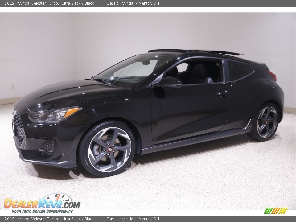 Front 3/4 View of 2019 Hyundai Veloster Turbo Photo #3