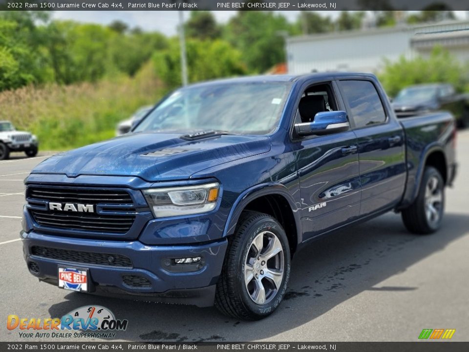 Front 3/4 View of 2022 Ram 1500 Laramie Crew Cab 4x4 Photo #1