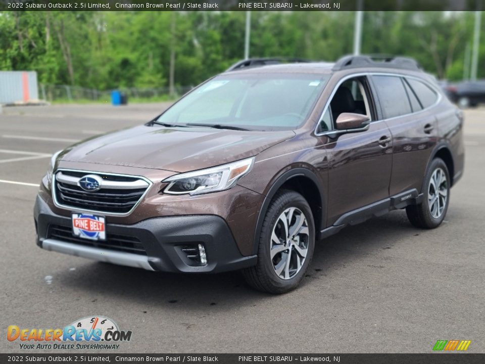 Front 3/4 View of 2022 Subaru Outback 2.5i Limited Photo #1