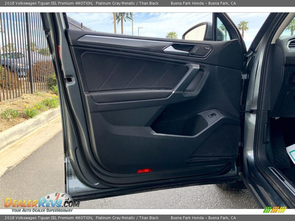 Door Panel of 2018 Volkswagen Tiguan SEL Premium 4MOTION Photo #24