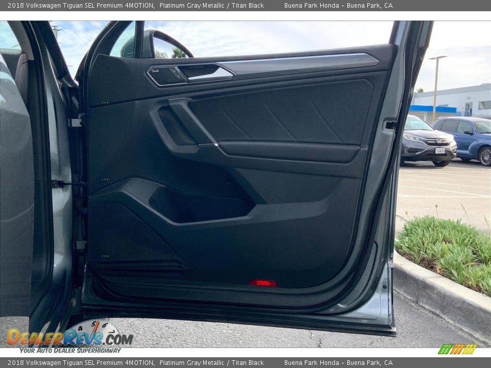 Door Panel of 2018 Volkswagen Tiguan SEL Premium 4MOTION Photo #25