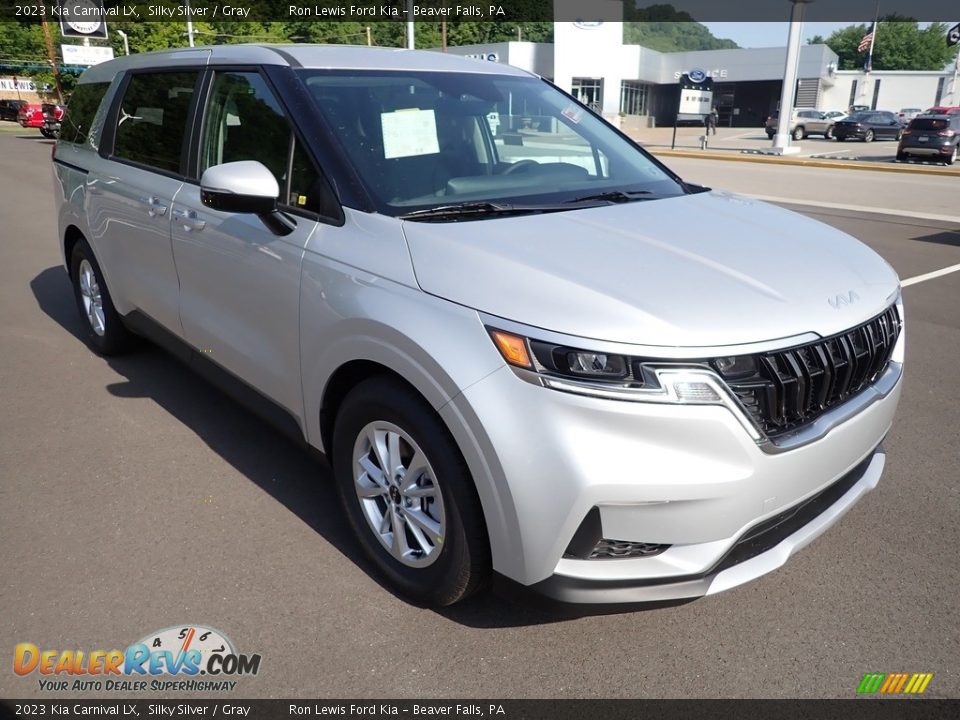 Front 3/4 View of 2023 Kia Carnival LX Photo #2