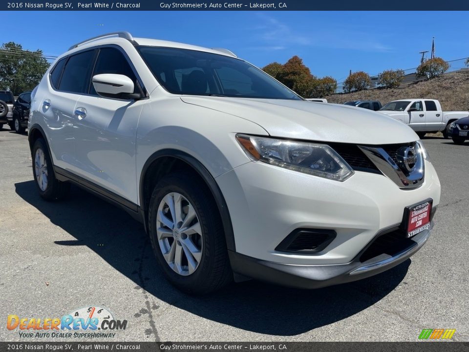 2016 Nissan Rogue SV Pearl White / Charcoal Photo #1