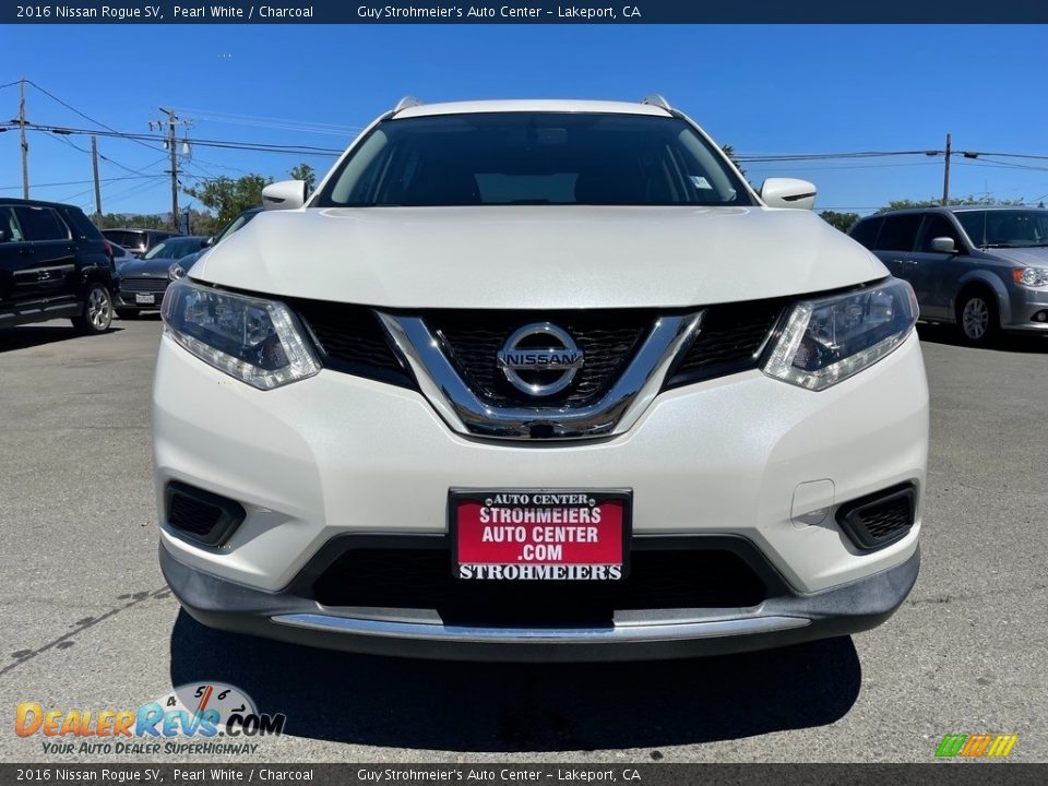 2016 Nissan Rogue SV Pearl White / Charcoal Photo #2