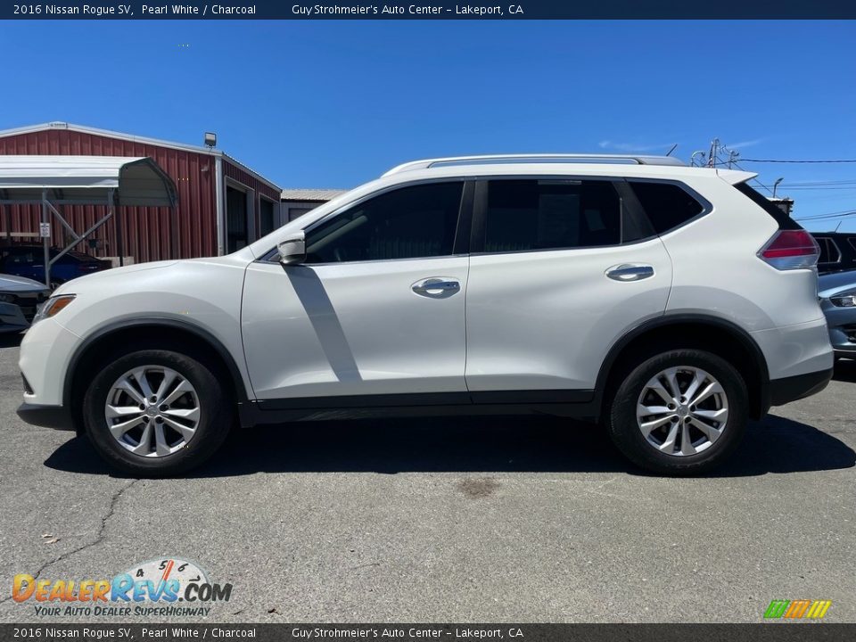 2016 Nissan Rogue SV Pearl White / Charcoal Photo #4