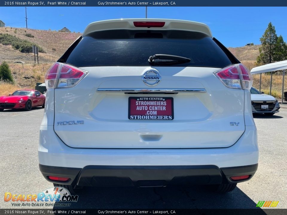 2016 Nissan Rogue SV Pearl White / Charcoal Photo #6