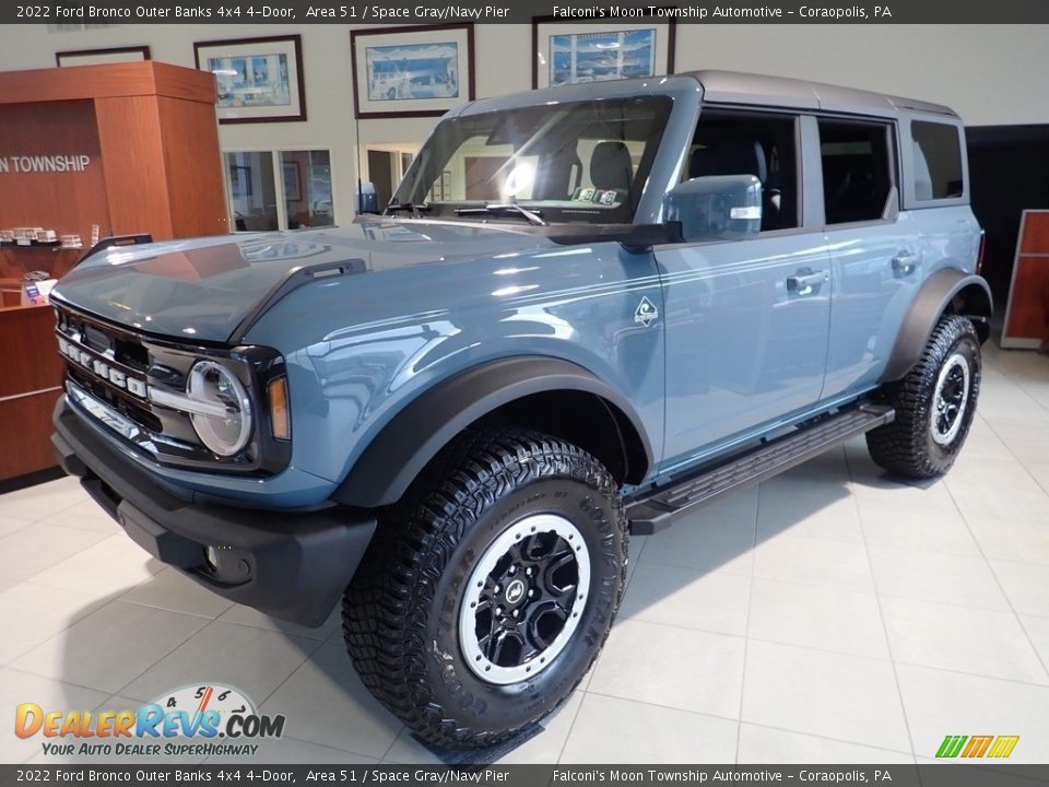 Front 3/4 View of 2022 Ford Bronco Outer Banks 4x4 4-Door Photo #7