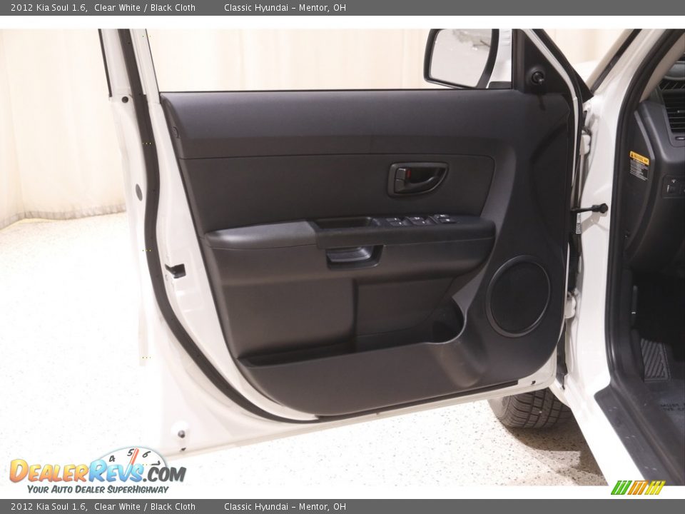 2012 Kia Soul 1.6 Clear White / Black Cloth Photo #4