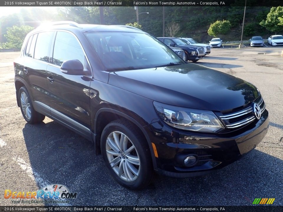 Front 3/4 View of 2016 Volkswagen Tiguan SE 4MOTION Photo #5