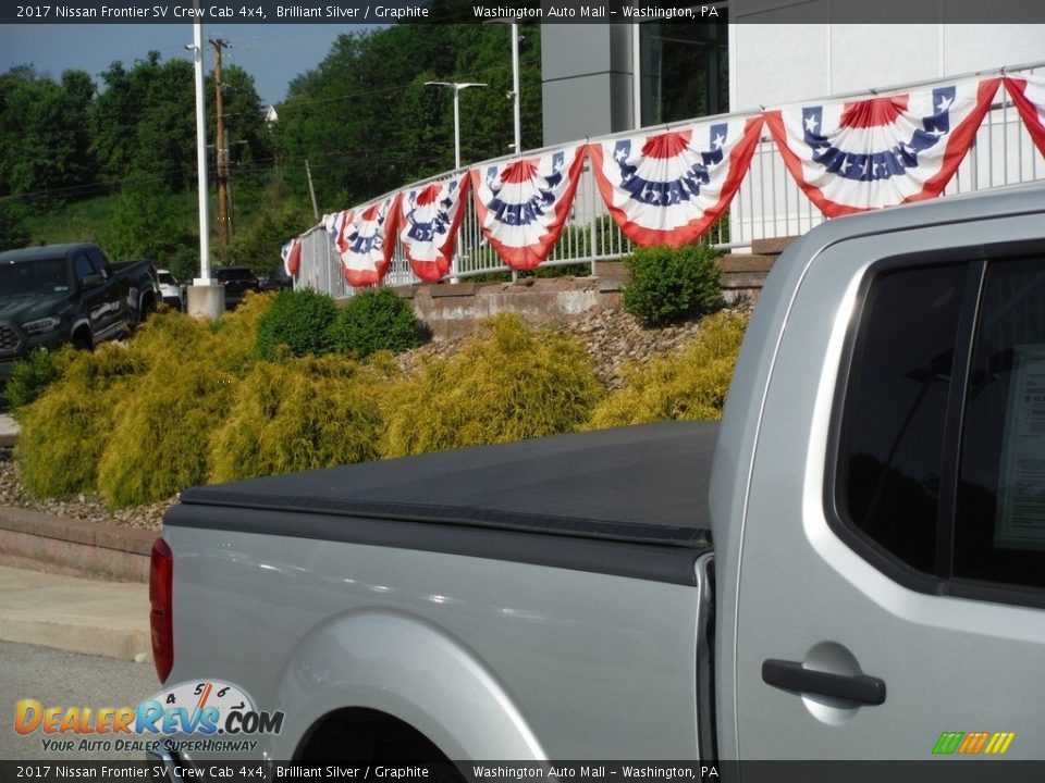 2017 Nissan Frontier SV Crew Cab 4x4 Brilliant Silver / Graphite Photo #9