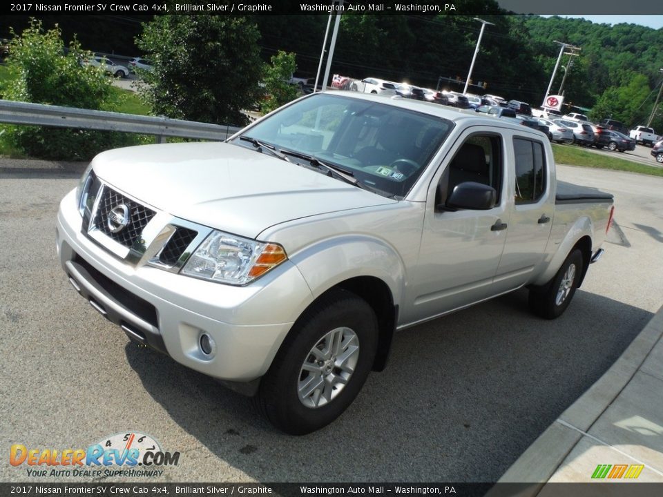 2017 Nissan Frontier SV Crew Cab 4x4 Brilliant Silver / Graphite Photo #11