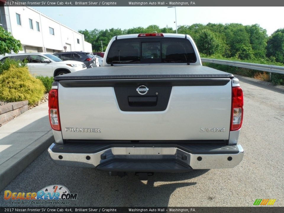 2017 Nissan Frontier SV Crew Cab 4x4 Brilliant Silver / Graphite Photo #15