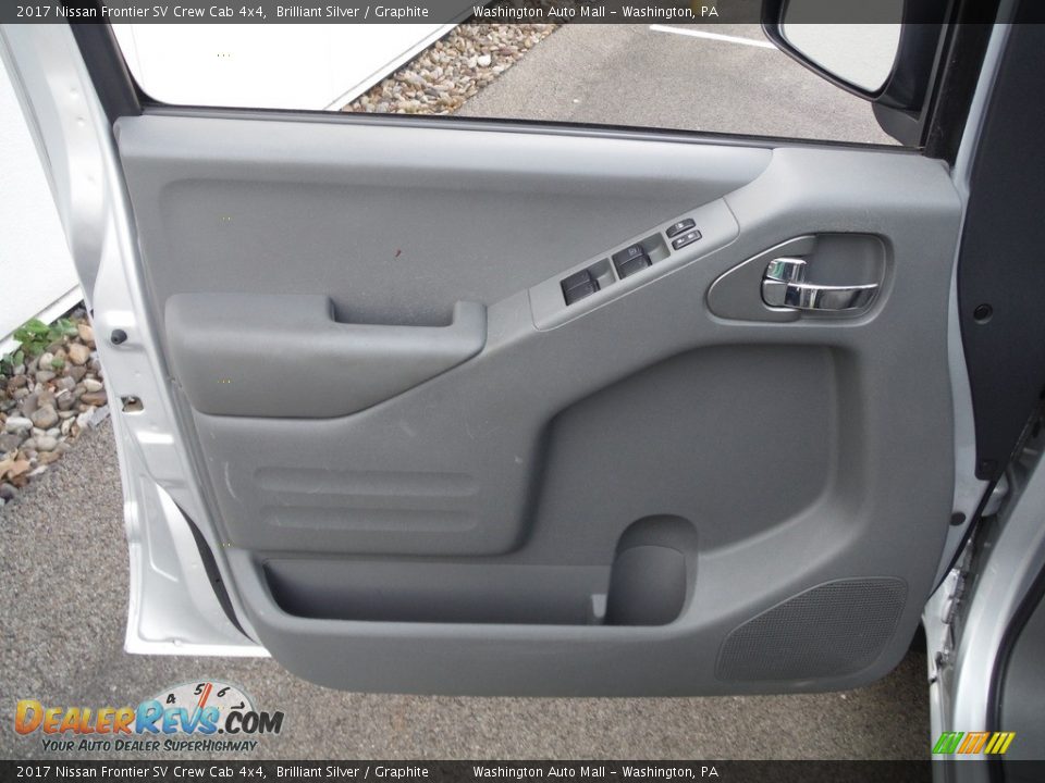 Door Panel of 2017 Nissan Frontier SV Crew Cab 4x4 Photo #22