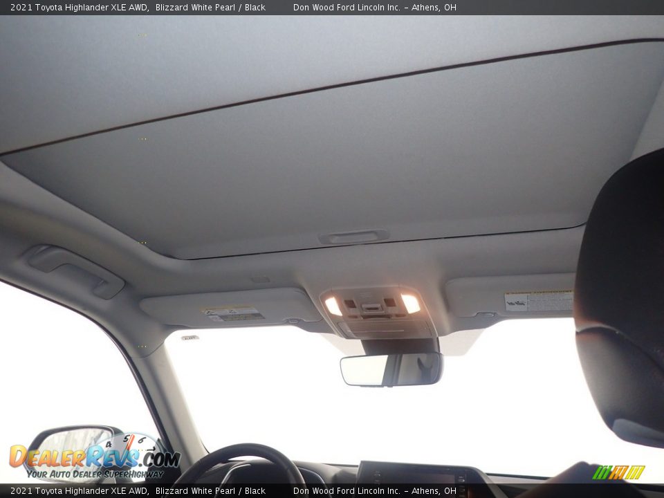 2021 Toyota Highlander XLE AWD Blizzard White Pearl / Black Photo #2