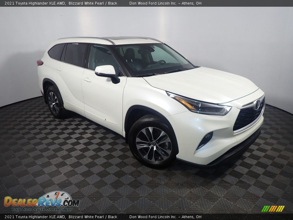 2021 Toyota Highlander XLE AWD Blizzard White Pearl / Black Photo #4