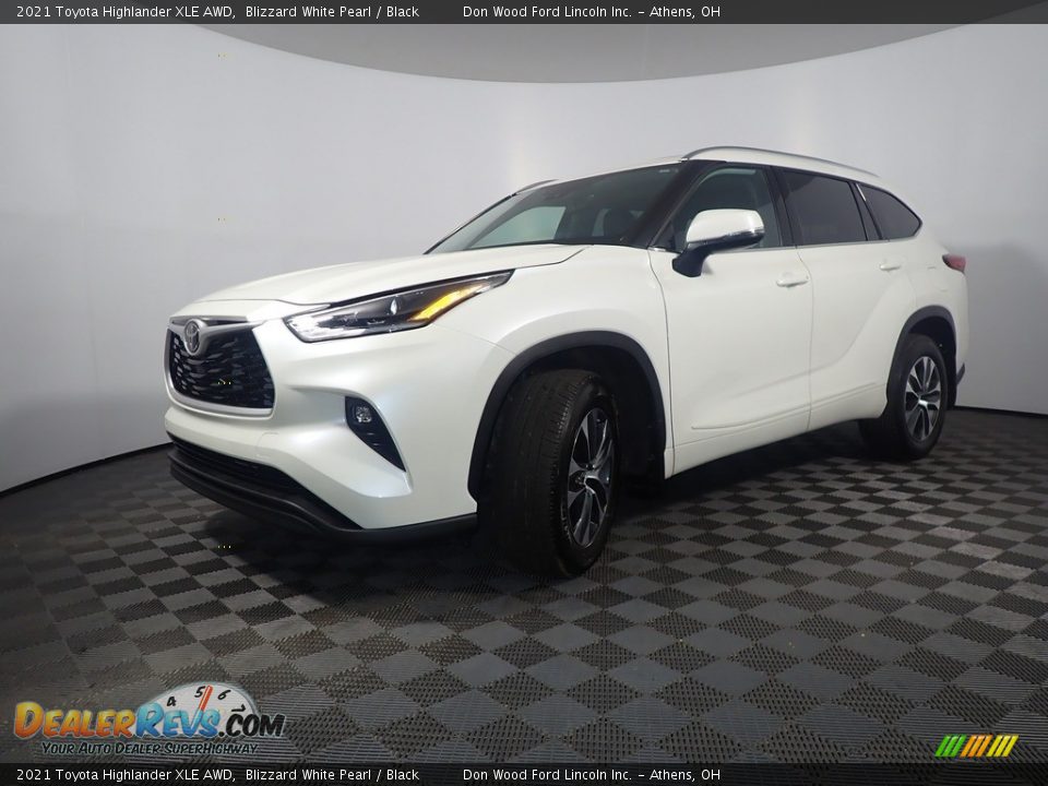 2021 Toyota Highlander XLE AWD Blizzard White Pearl / Black Photo #9